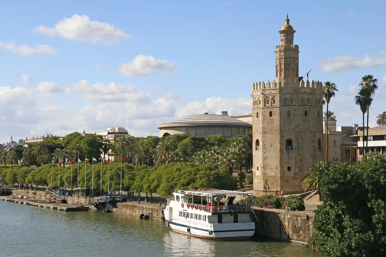 paseo en barco sevilla